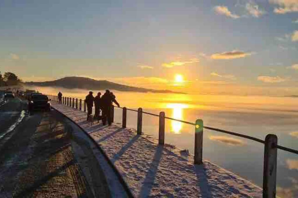 Watersedge Retreat, Views, Sunsets, Dogs Welcome Sandside  Zewnętrze zdjęcie